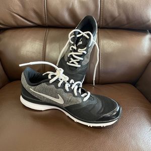 Nike women’s training sneaker